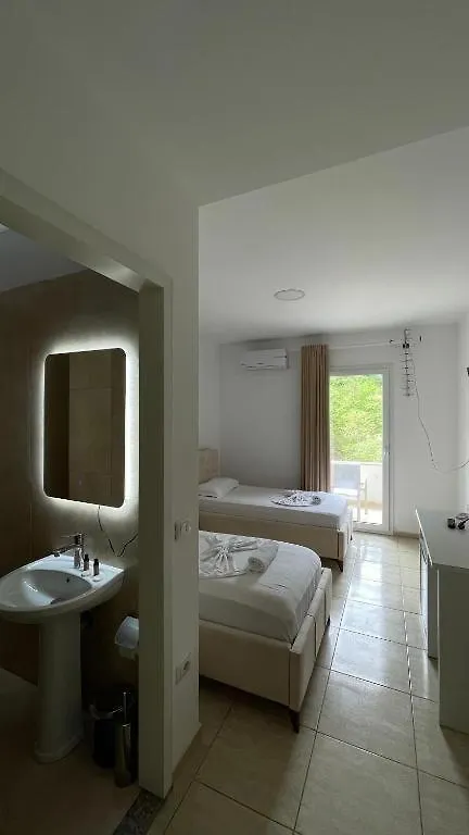 Hotel Skura Librazhet