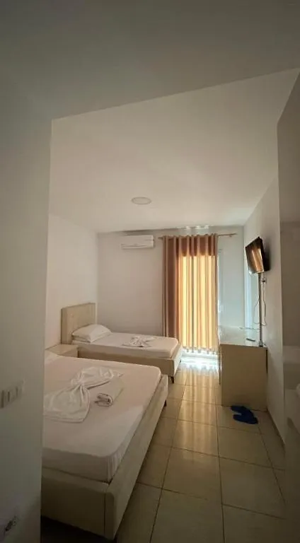 Hotel Skura Librazhet